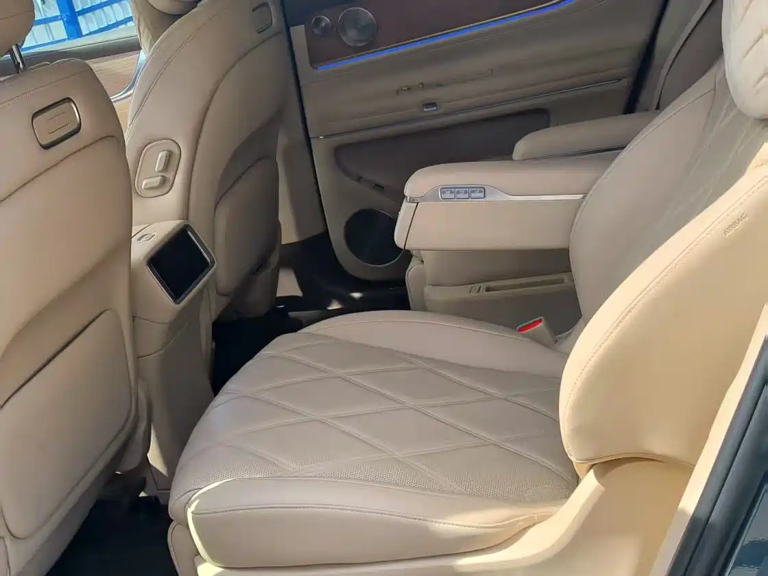AITO Wenjie AITO M9 2025 Extended Range Ultra 52kWh 6-Seater фото 6