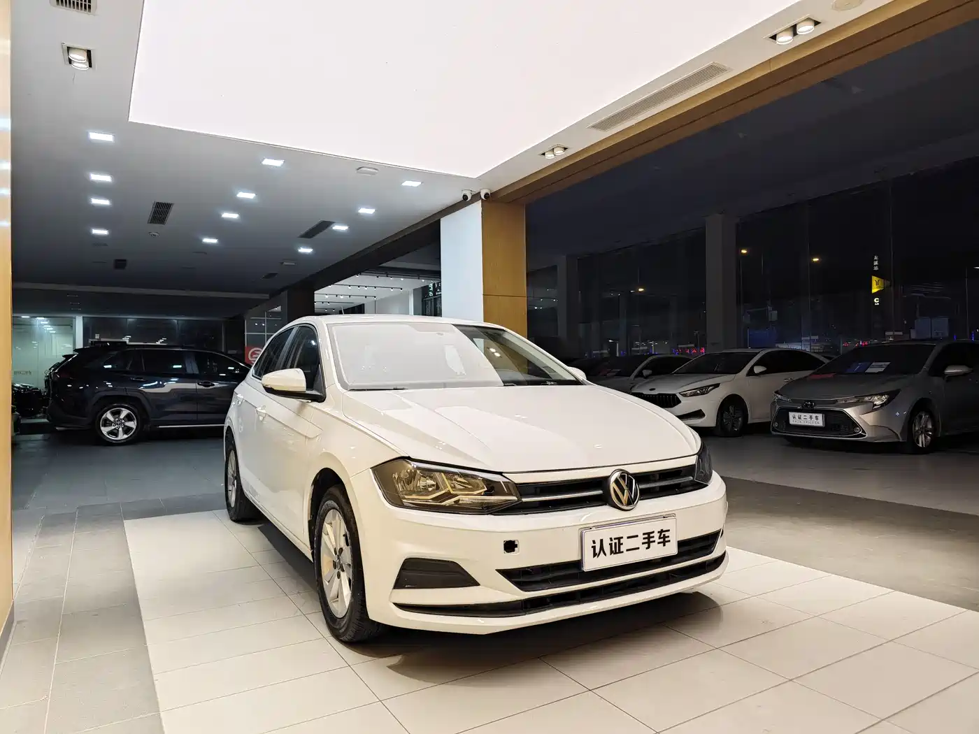 VOLKSWAGEN POLO