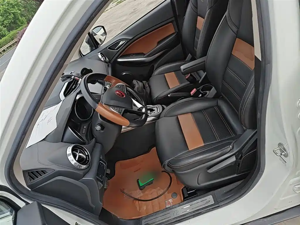 BYD Yuan 2016 1.5TID Automatic Luxury фото 15