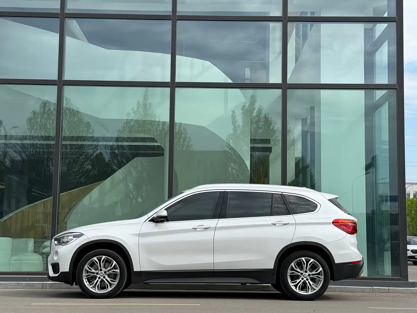BMW X1 2019 sDrive20Li Leading Model фото 3