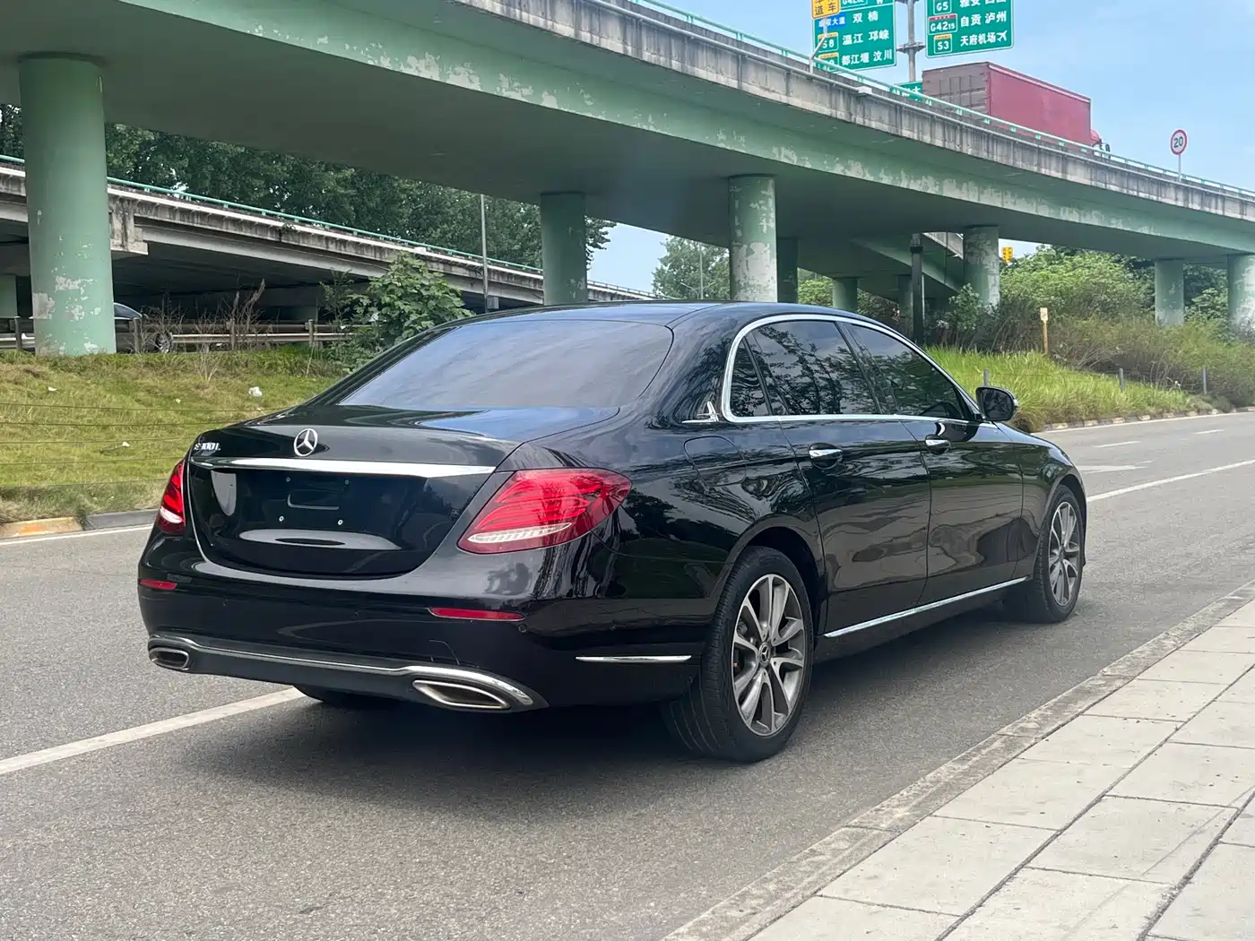 Mercedes-Benz E-Class 2019 E 300 L Fashion фото 4