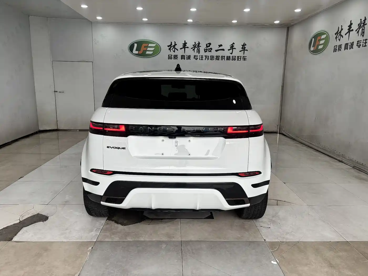 Land Rover Range Rover Evoque 2026 Range Rover Evoque L SE фото 7