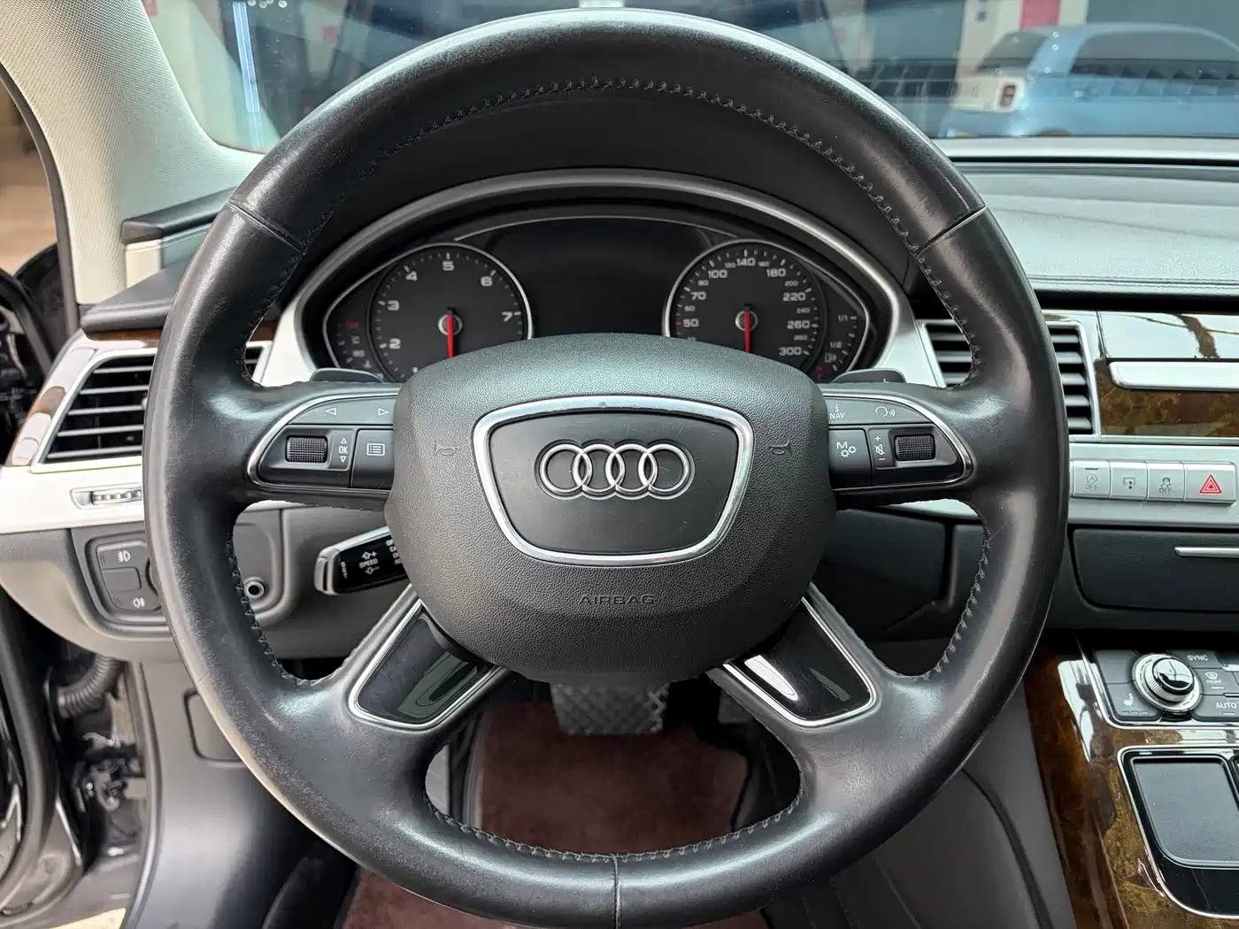 Audi A8 2013 A8L 45 TFSI quattro Comfort фото 9