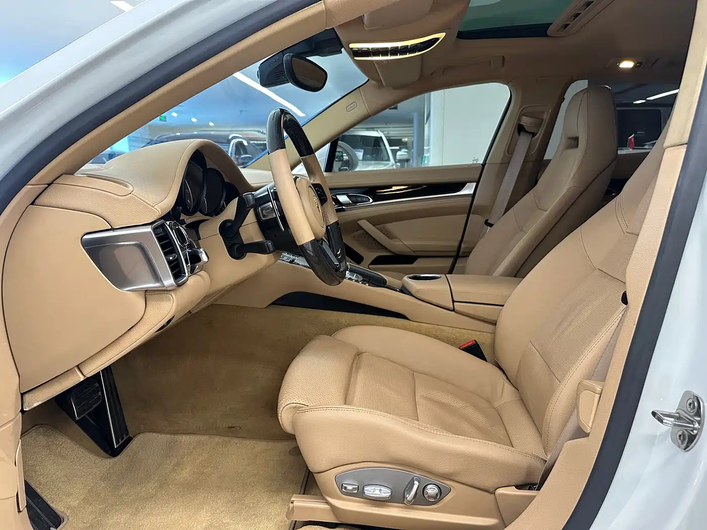 Porsche Panamera 2014 Panamera 4 3.0T фото 9