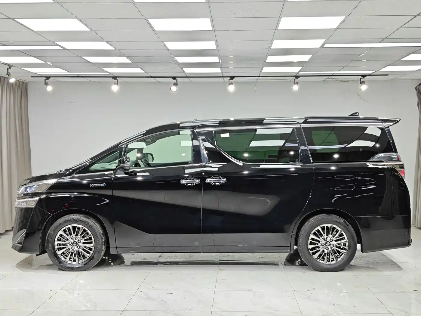 Toyota Alphard 2021 Hybrid 2.5L Premium фото 3