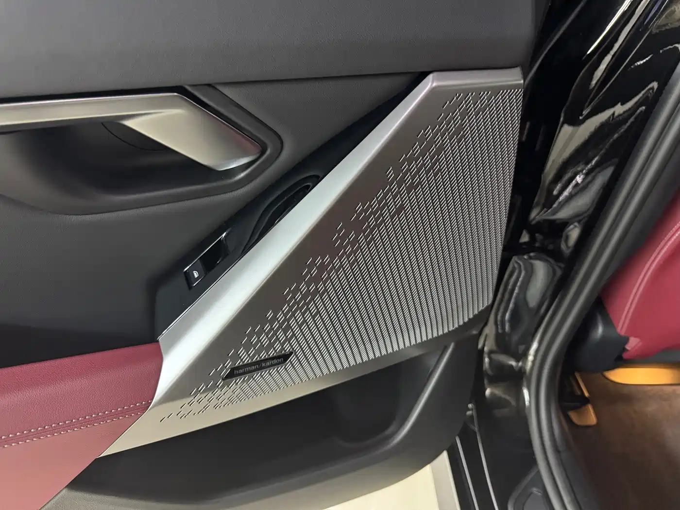 BMW 5 Series 2025 530Li Leading M Sport Package фото 10