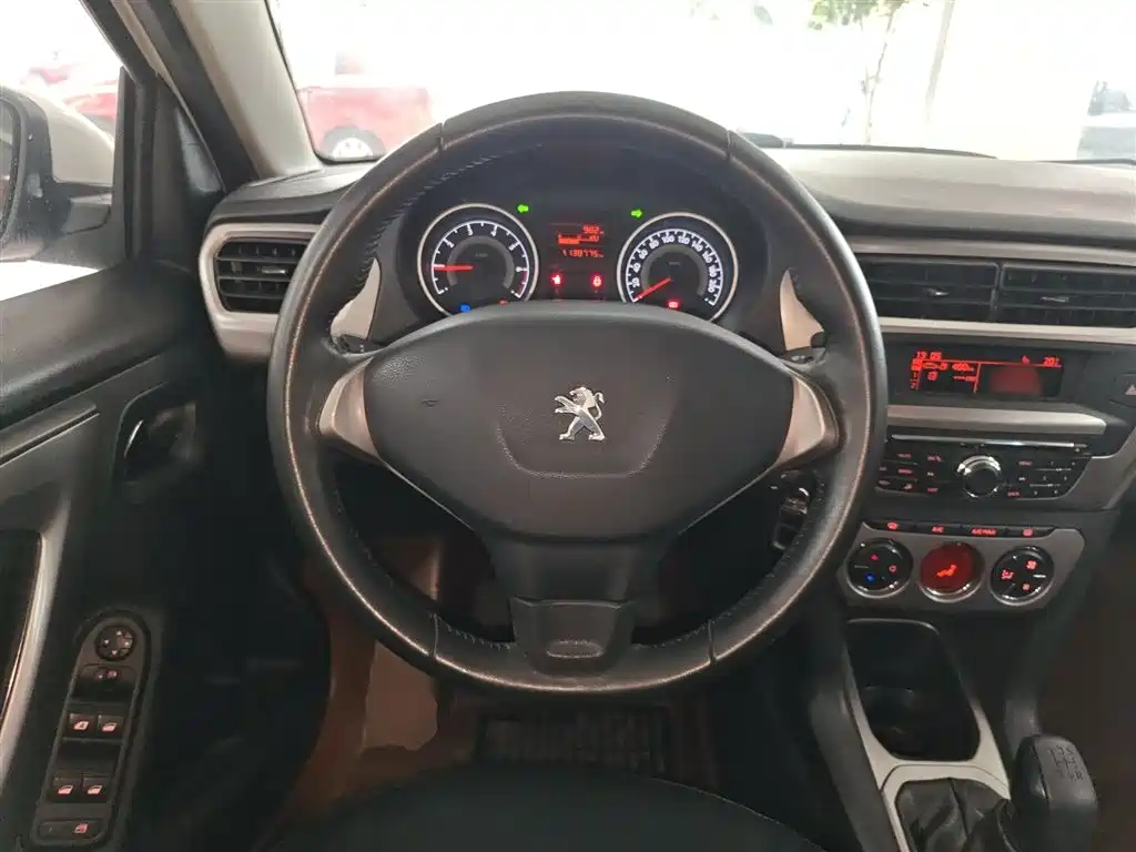 Peugeot 301 2014 1.6L Manual Luxury Edition фото 7