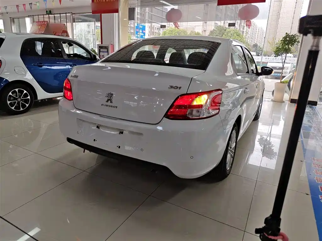 Peugeot 301 2014 1.6L Manual Luxury Edition фото 5