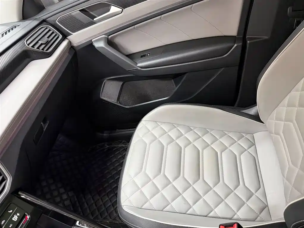 Volkswagen Tayron 2023 280TSI 2WD Luxury Plus Advanced Edition фото 13