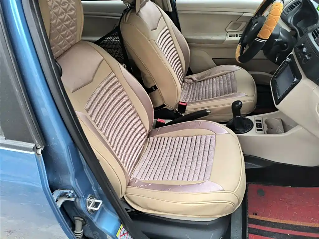 Škoda Fabia 2014 1.4L Manual Crystal Edition фото 25