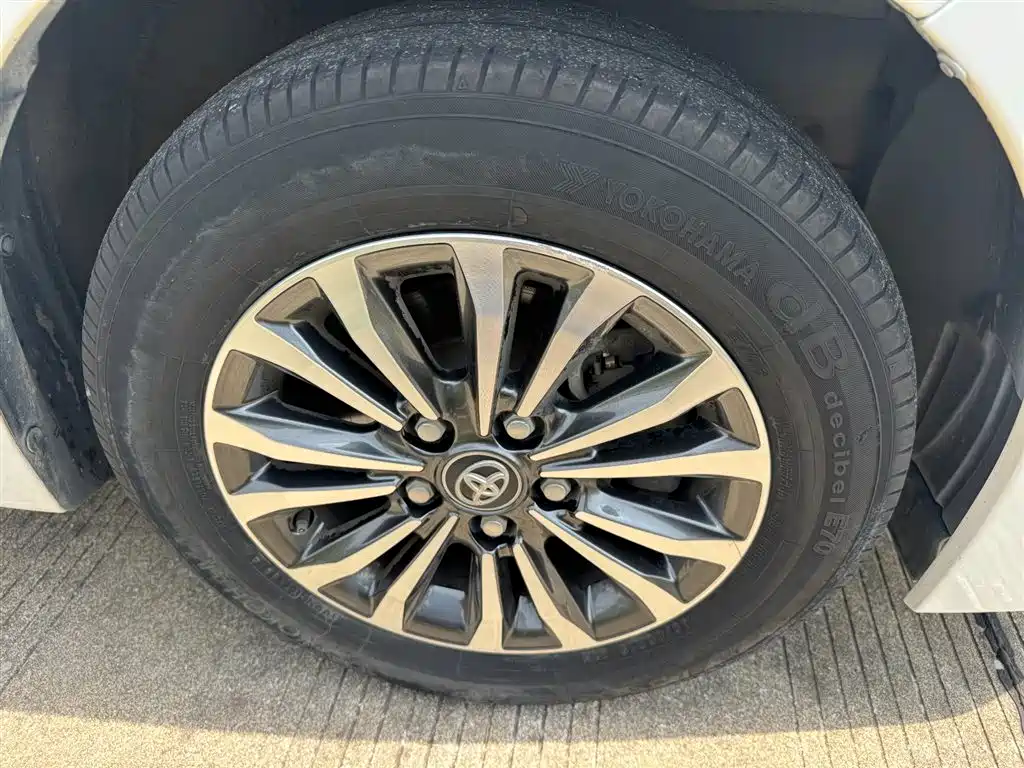Toyota Corolla 2017 Facelift 1.2T S-CVT GL-i фото 16