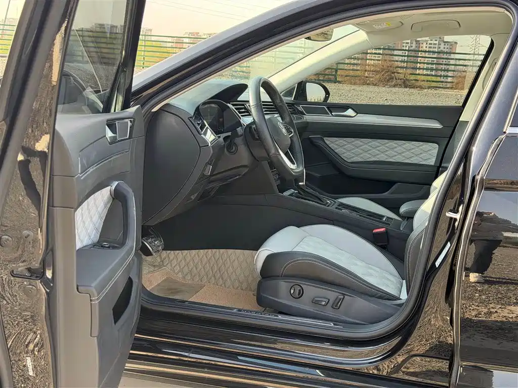 Volkswagen Magotan 2023 2 Million Units Anniversary Edition 330TSI DSG Leading Type фото 7