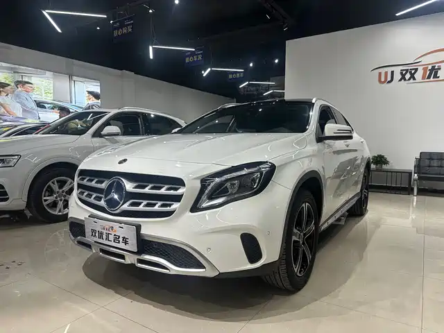 MERCEDES-BENZ GLA