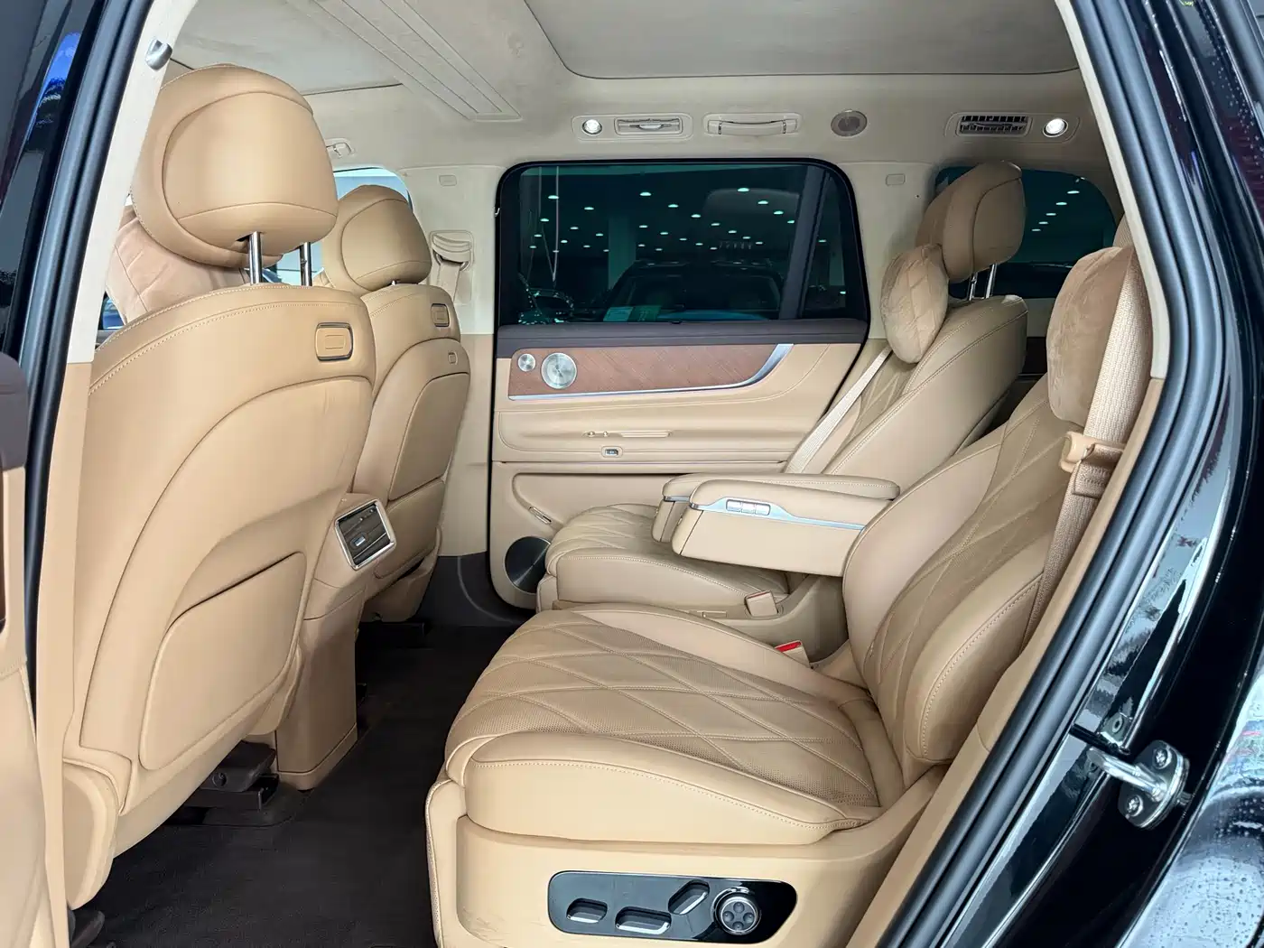 AITO Wenjie AITO M9 2025 Extended Range Ultra 52kWh 6-Seater фото 12