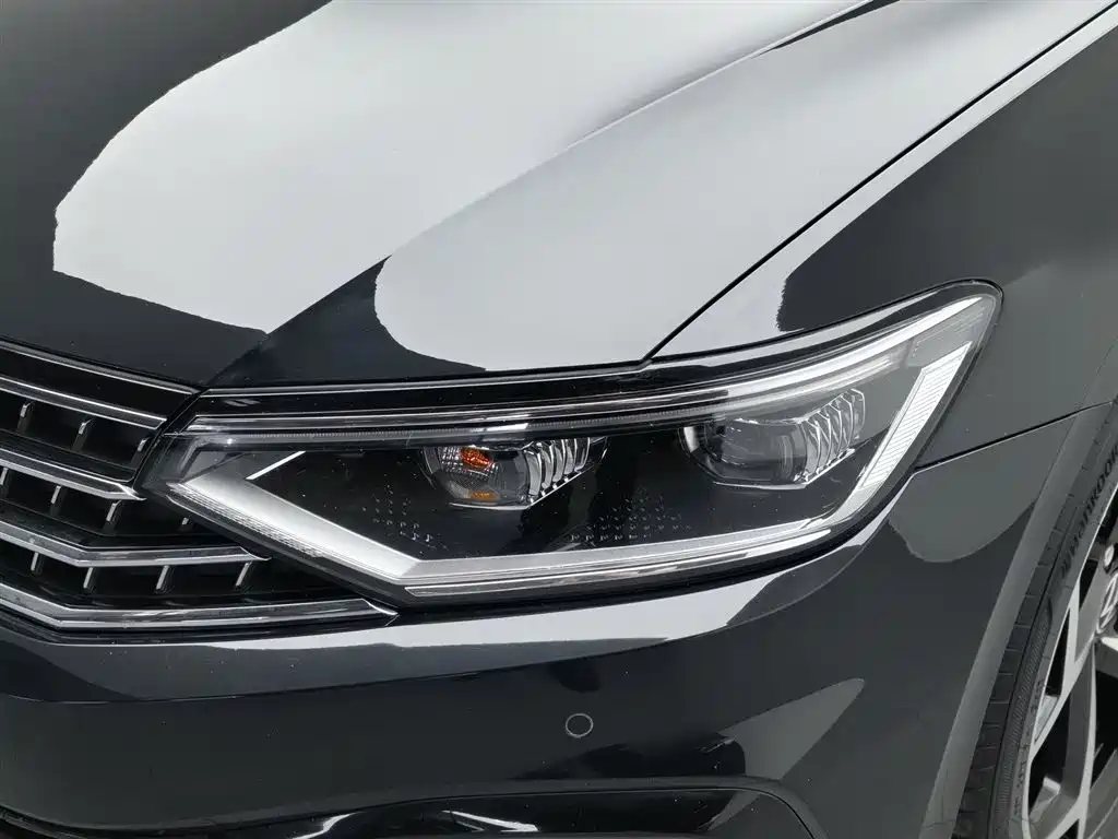 Volkswagen Magotan 2023 Model 2 Million Commemorative Edition 330TSI DSG Luxury фото 7