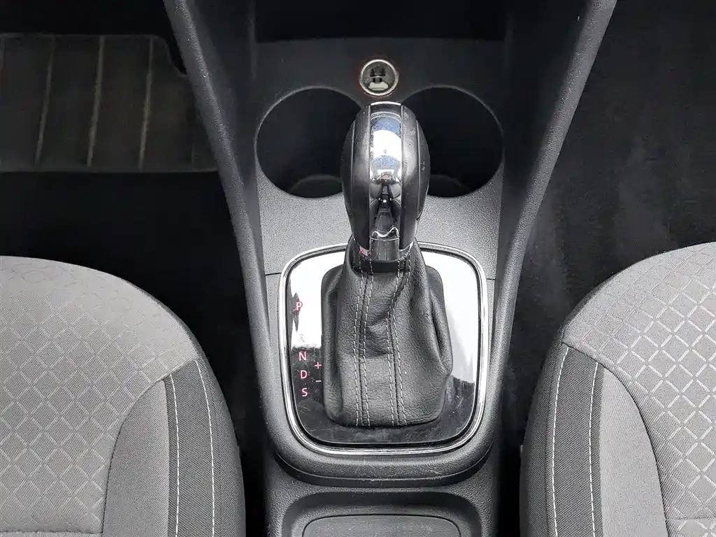 Volkswagen Polo 2014 1.6L Cross Polo Automatic фото 13