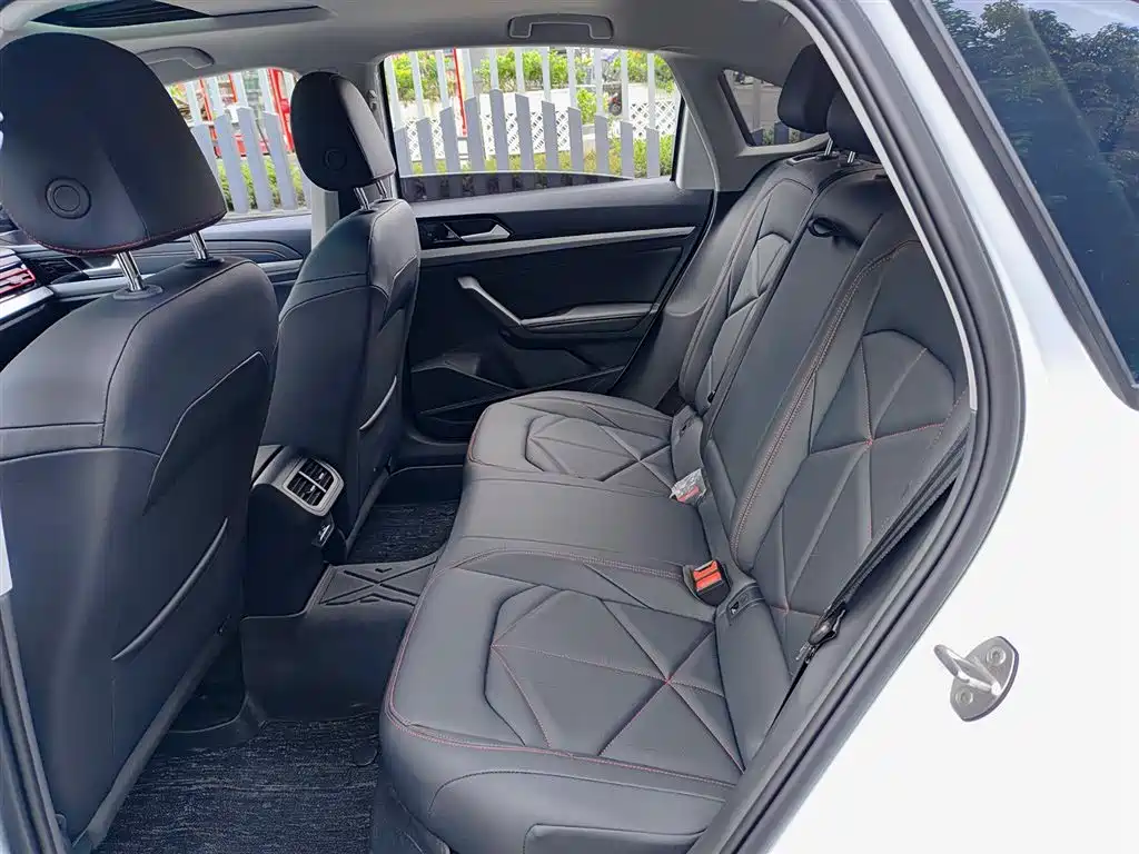 Volkswagen Lavida 2024 Model 300TSI DSG Starlight Leading Edition фото 8