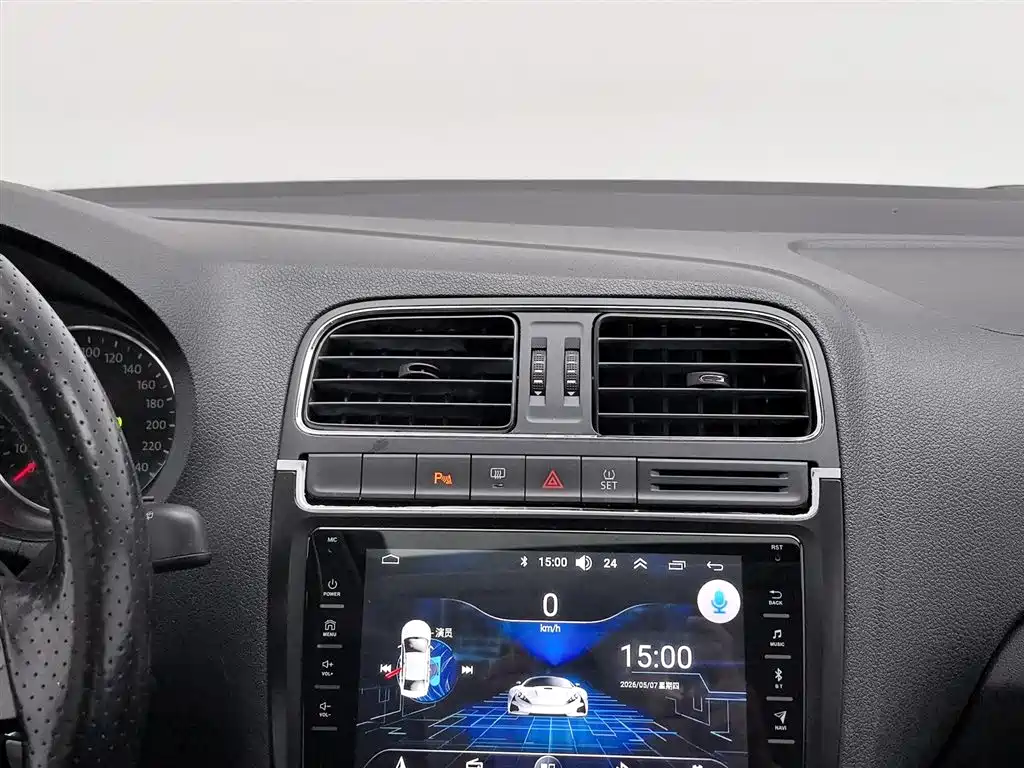 Volkswagen Polo 2014 1.6L Cross Polo Automatic фото 12