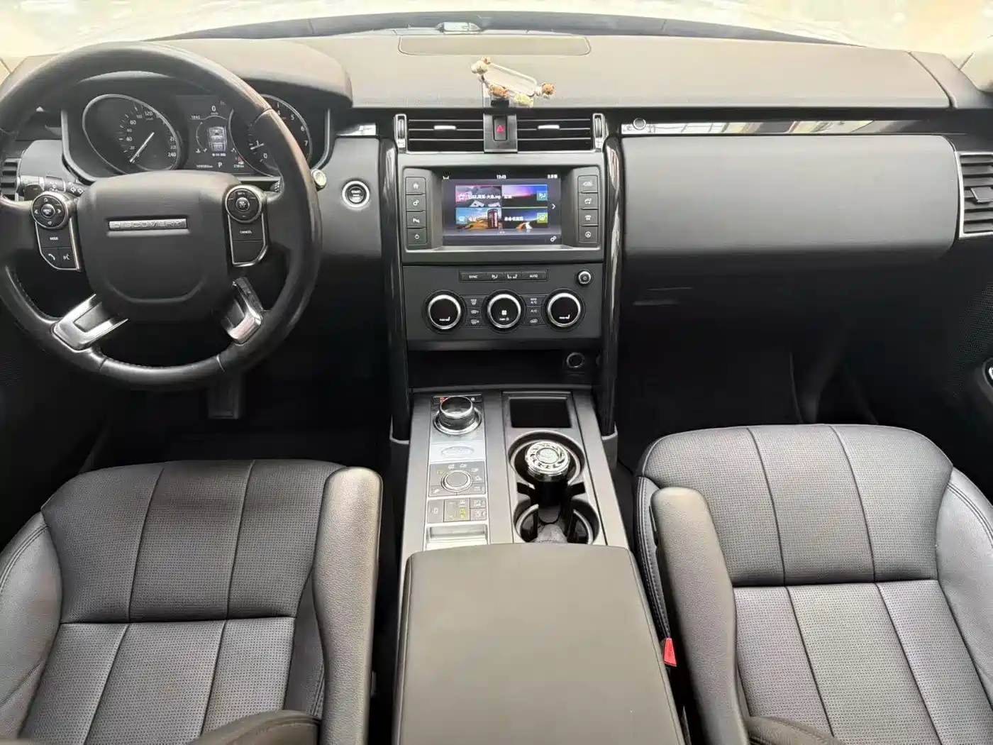 Land Rover Discovery 2017 3.0 SC V6 SE фото 6