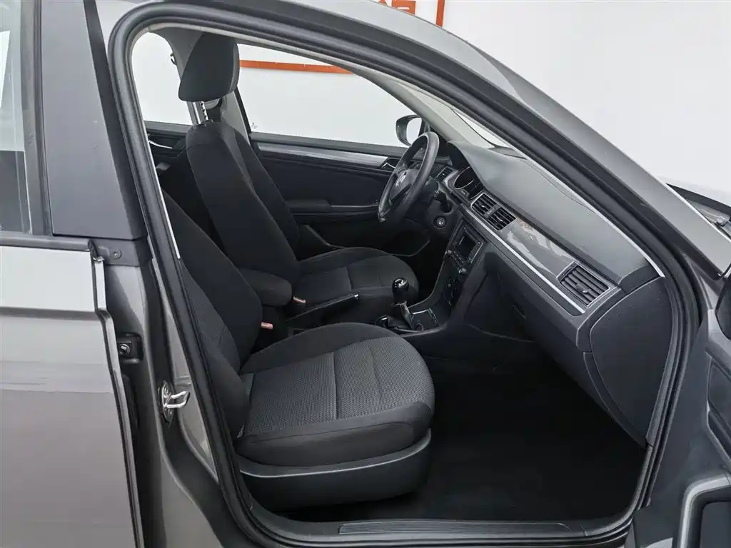 Volkswagen Bora 2016 Model 1.6L Manual Fashion фото 23