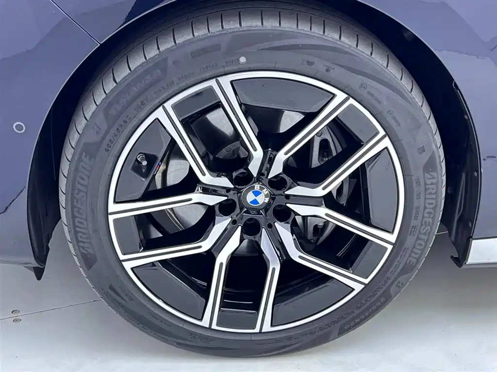BMW 7 Series 2023 Model 735Li M Sport Package фото 12
