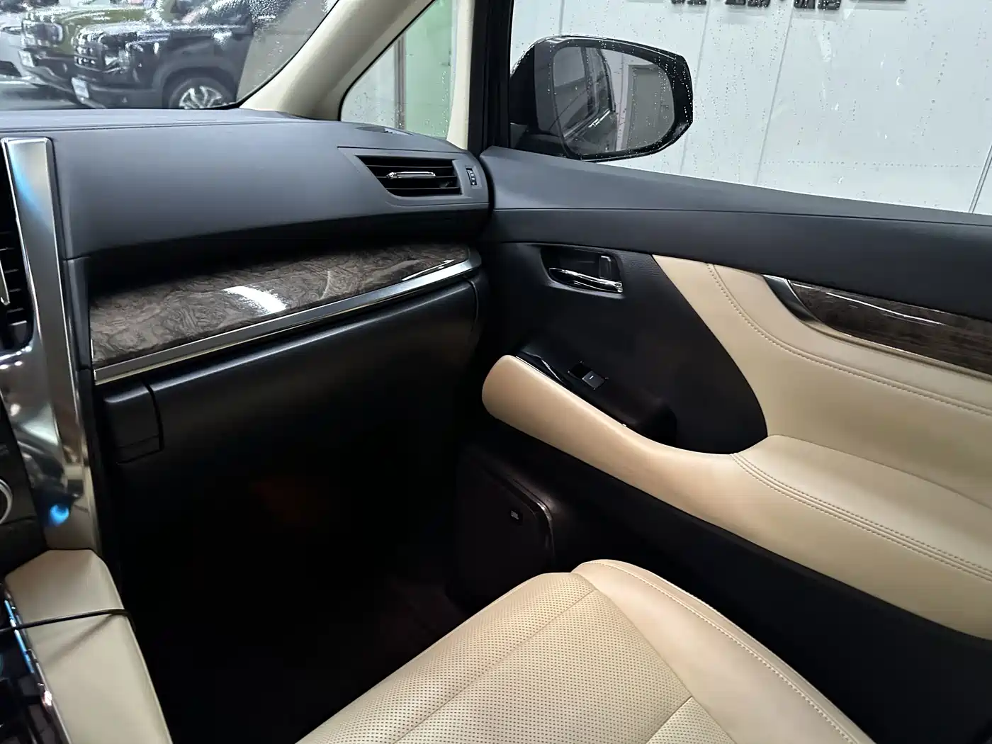 Toyota Vellfire 2022 2021 Crown Hybrid 2.5L HV Premium Edition
