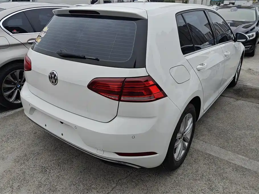 Volkswagen Golf 2018 230TSI Automatic Comfort фото 3