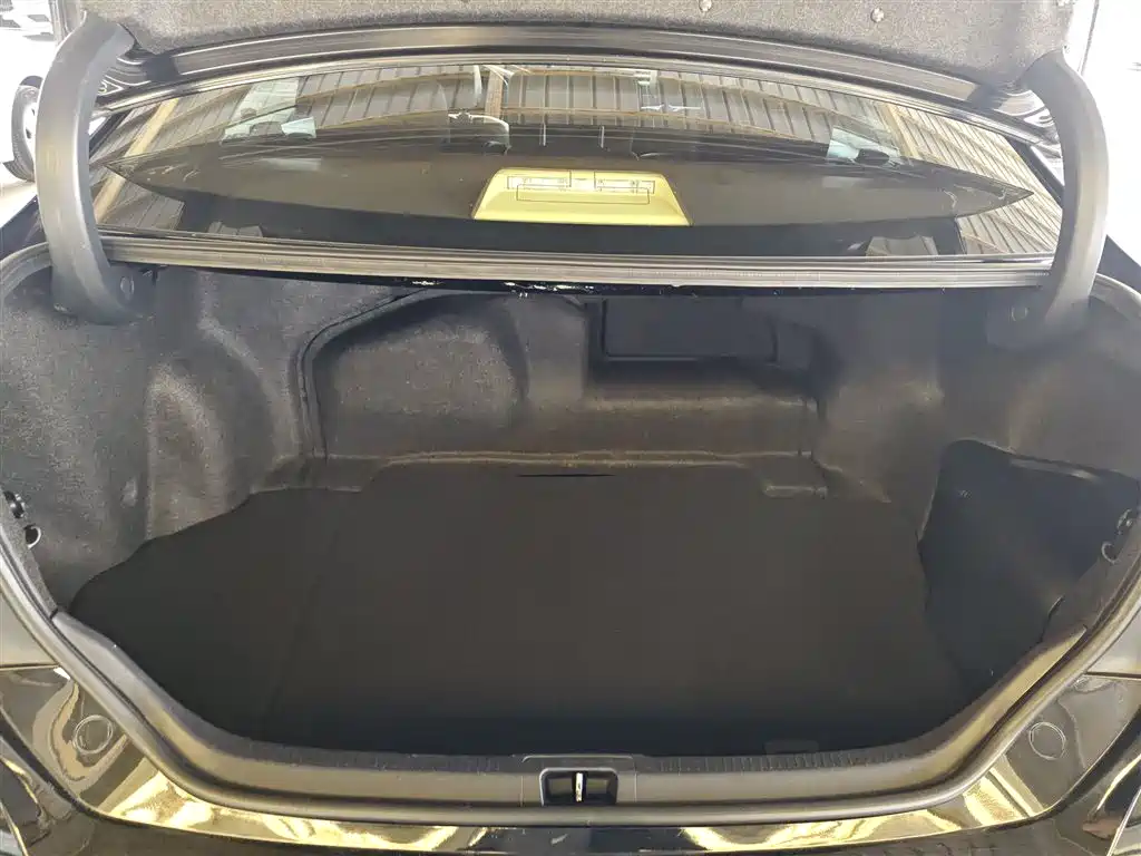 Toyota Camry 2015 Dual Engine 2.5HG Luxury Navigation Edition фото 15