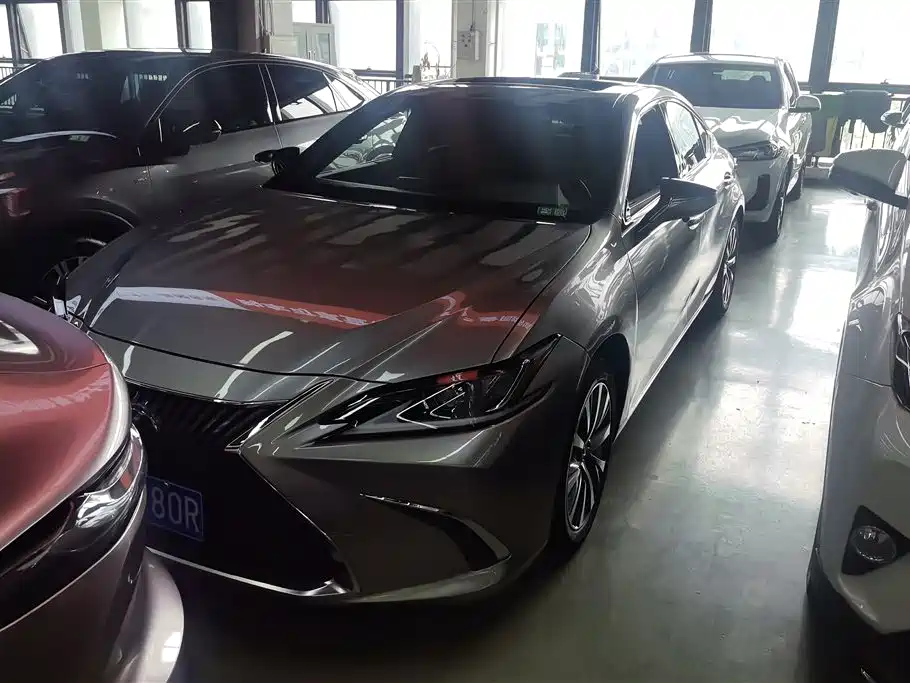 Lexus ES 2020 200 Excellence фото 2