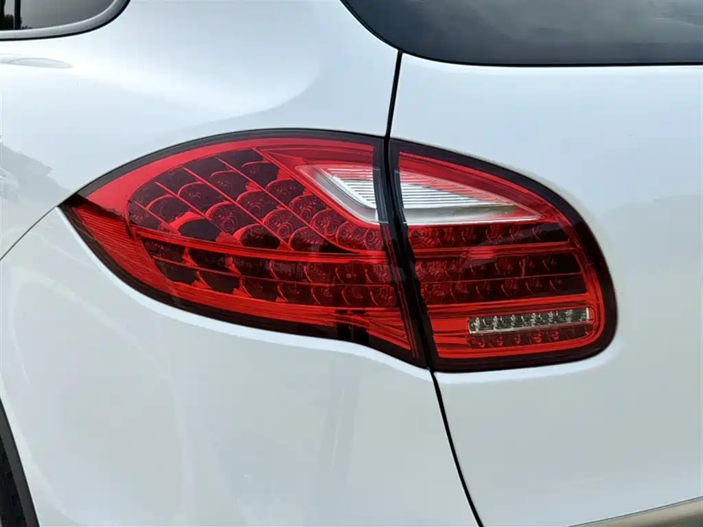 Porsche Cayenne 2014 Cayenne Platinum Edition 3.0T фото 24