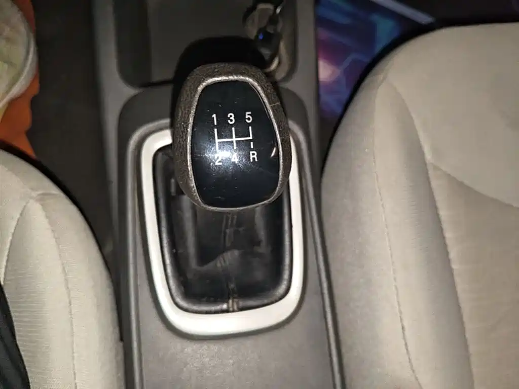Chevrolet Sail 2015 Sail 3 1.5L Manual Ideal Sunroof Edition фото 14