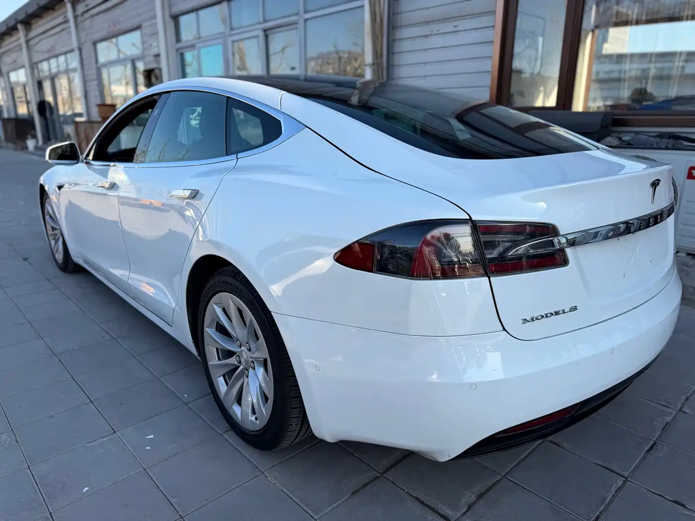TESLA MODEL S