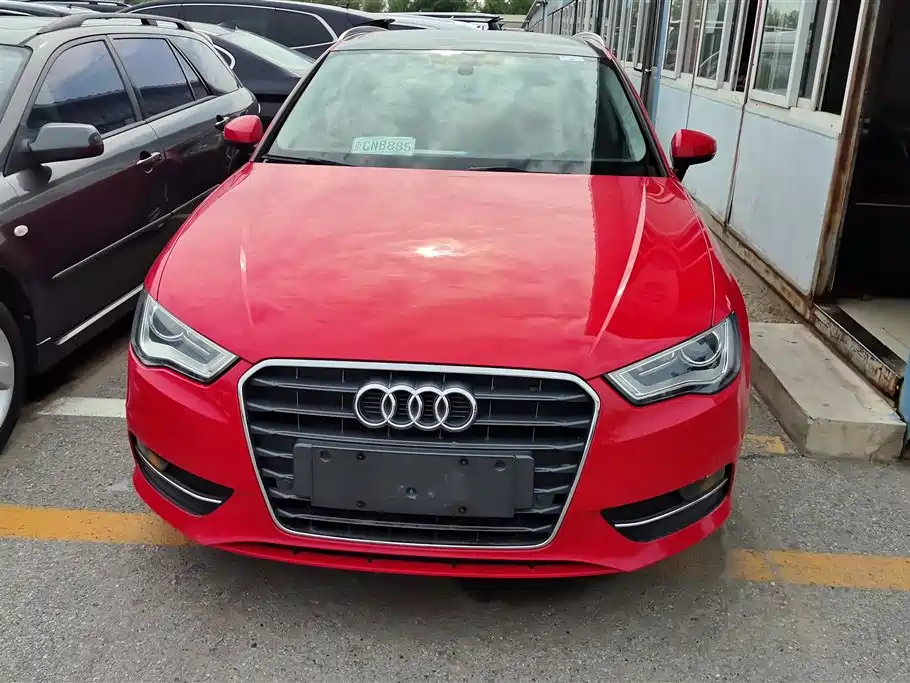Audi A3 2015 Sportback 40 TFSI Automatic Comfort фото 2