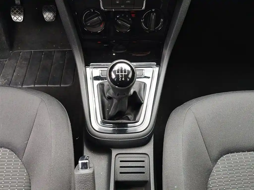 Volkswagen Bora 2015 Quality Edition 1.6L Manual Fashion фото 14