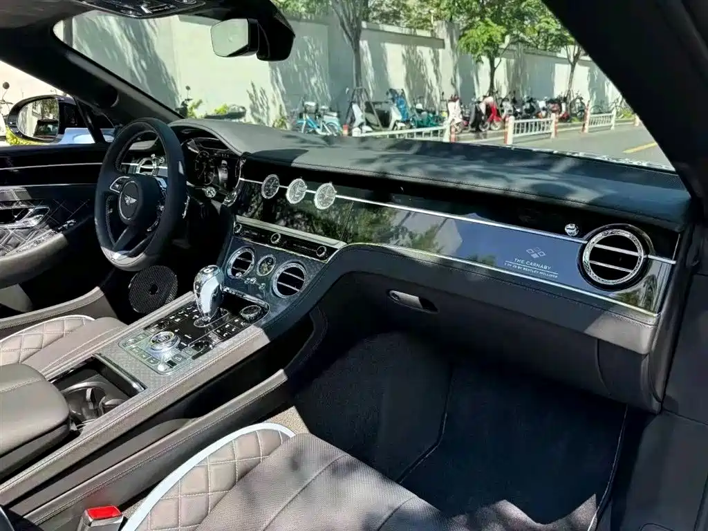 Bentley Continental 2022 4.0T GT V8 Convertible фото 4