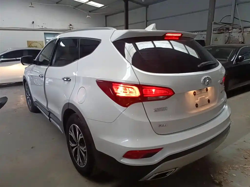 Hyundai Santa Fe 2017 2.0T Automatic 4WD Intelligent 7-Seater фото 5