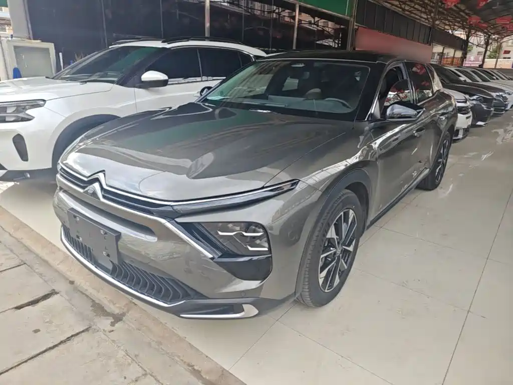 Citroën Versailles C5 X 2023 1.6T Momentum