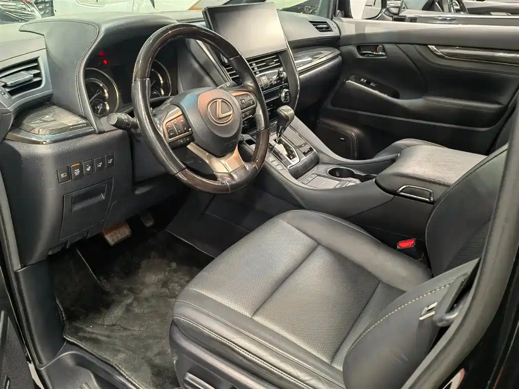 Lexus LM 2020 300h 4-Seat Imperial Edition фото 14