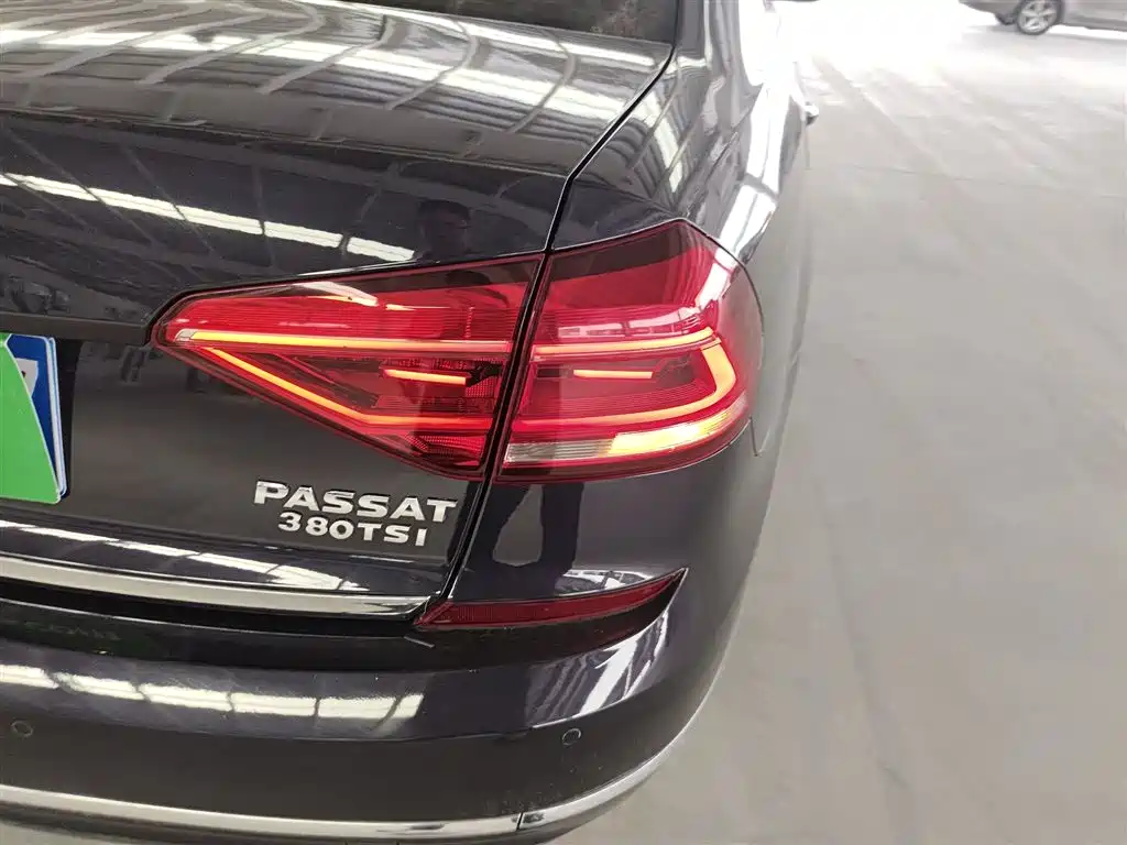 Volkswagen Passat 2016 380TSI DSG Premium Edition фото 24