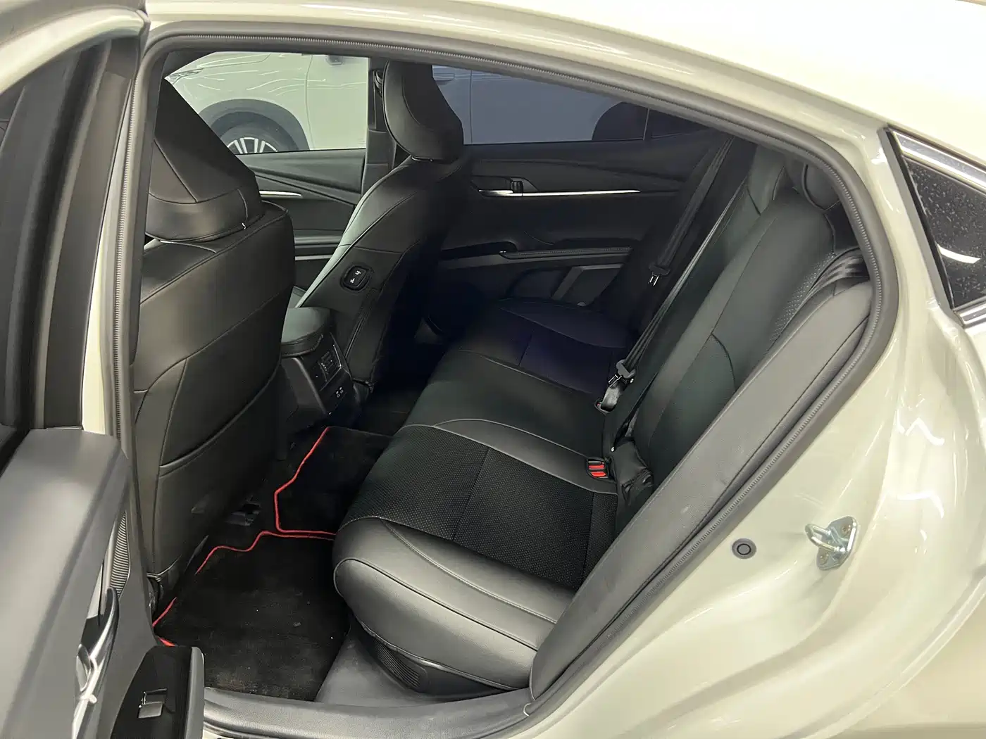 Toyota Camry 2026 Hybrid 2.0HXS Sport Plus Edition фото 7