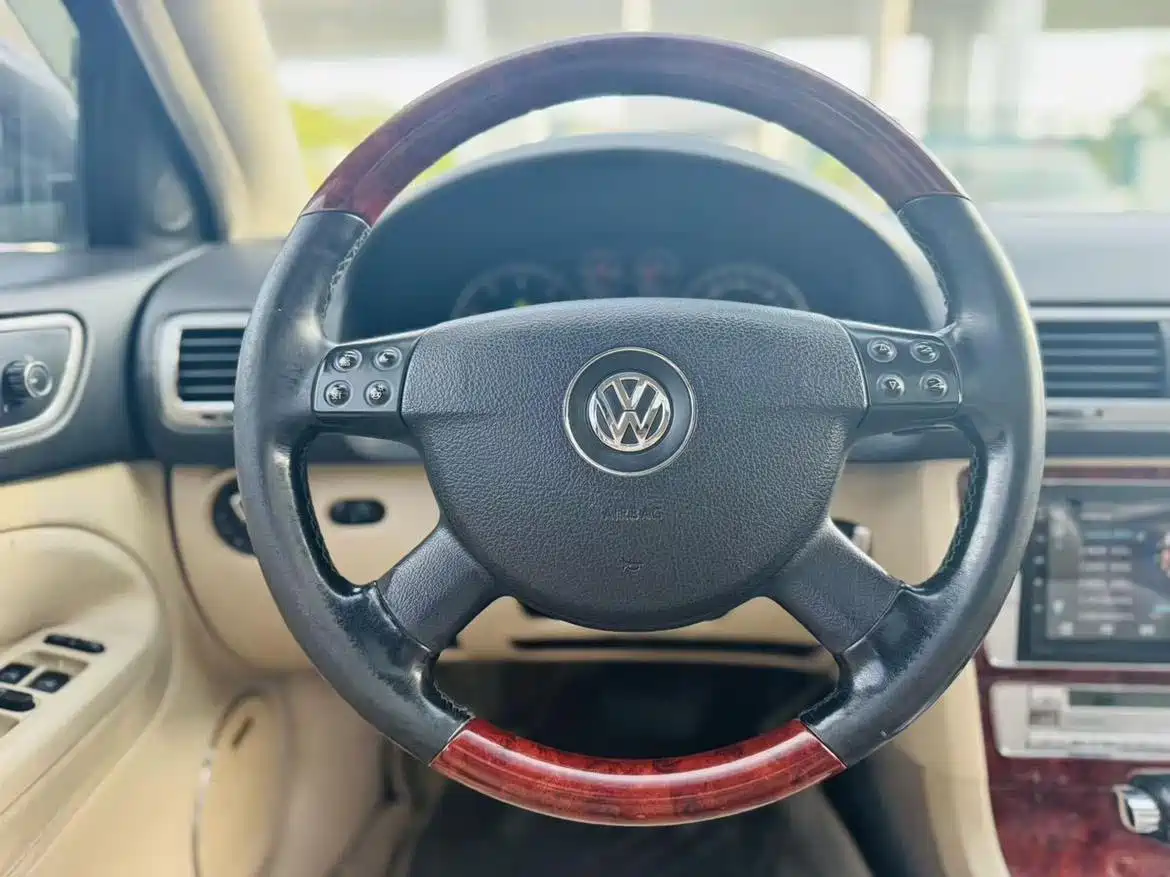 Volkswagen Passat Lingyu 2010 2009 1.8T Automatic Luxury