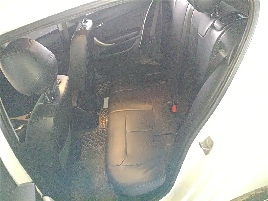 BMW 1 Series (Import) 2018 118i Leading фото 13