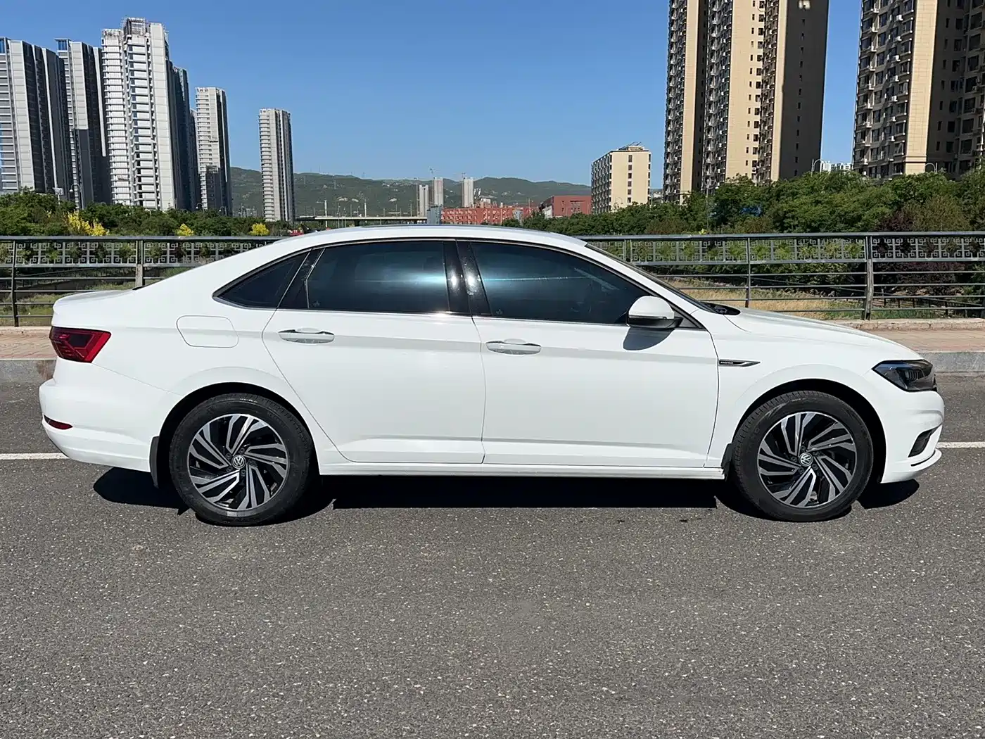 Volkswagen Sagitar 2022 280TSI DSG Surpassing Edition фото 6