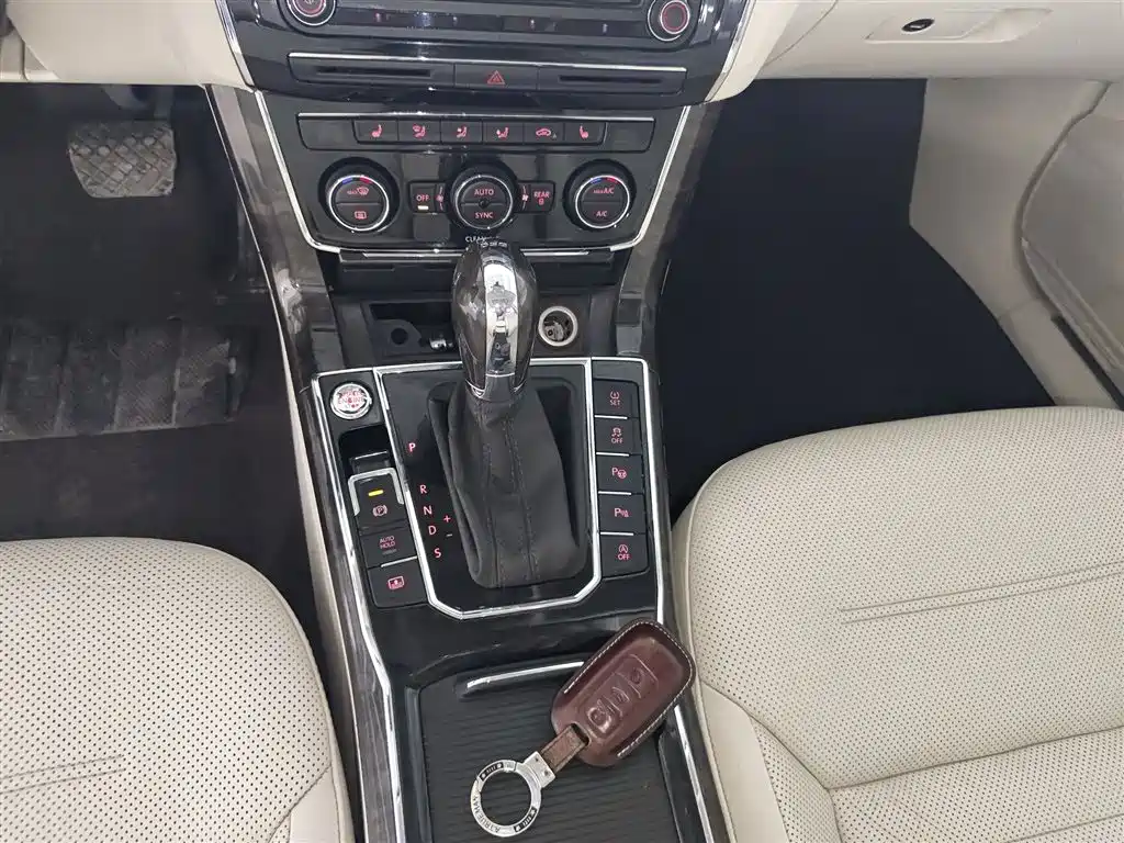 Volkswagen Passat 2016 380TSI DSG Premium Edition фото 10