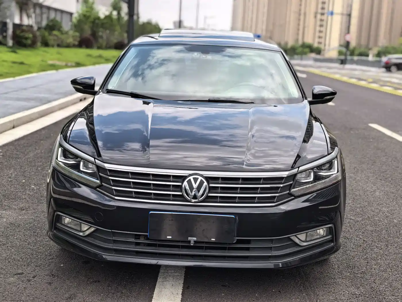 Volkswagen Passat 2016 330TSI DSG Honor Edition фото 2