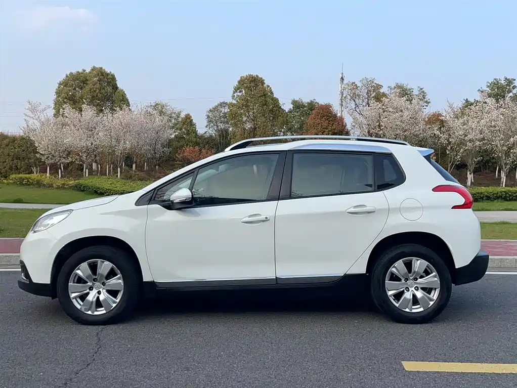 Peugeot 2008 2014 1.6L Automatic Fashion Edition фото 20
