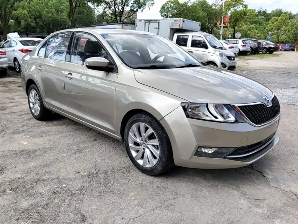 Škoda Rapid 2018 1.6L Automatic Comfort Edition фото 4
