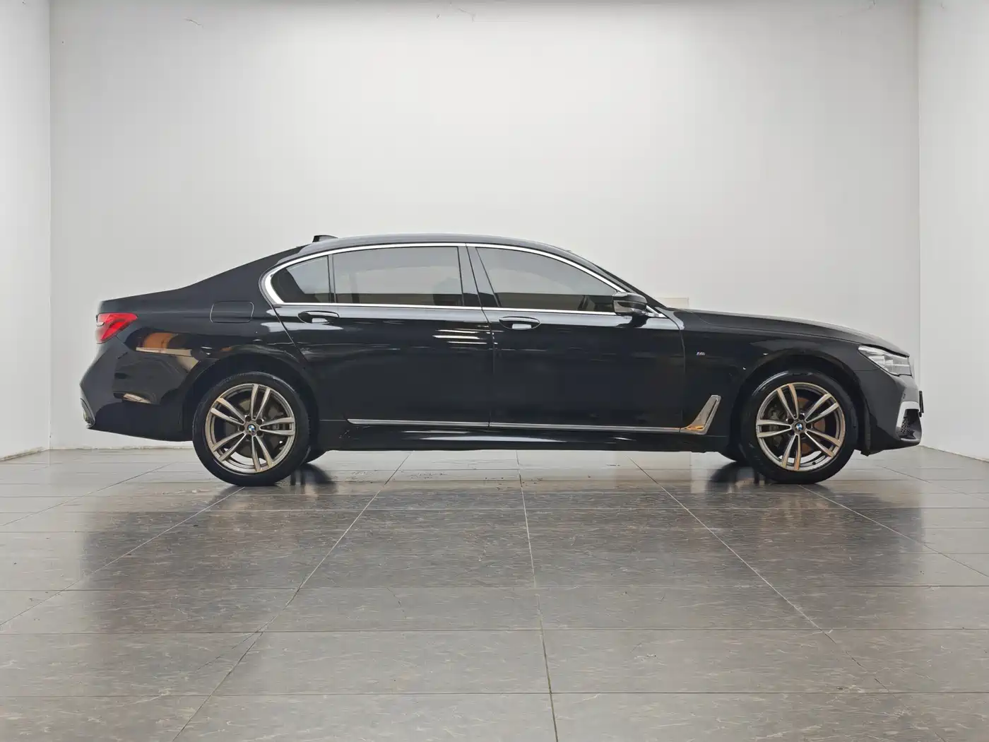 BMW 7 Series 2018 730Li Leading Type M Sport Package фото 11