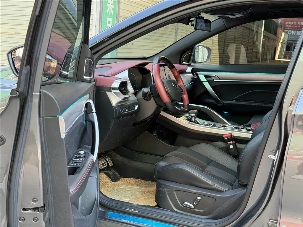 Фото 7 - Geely Coolray