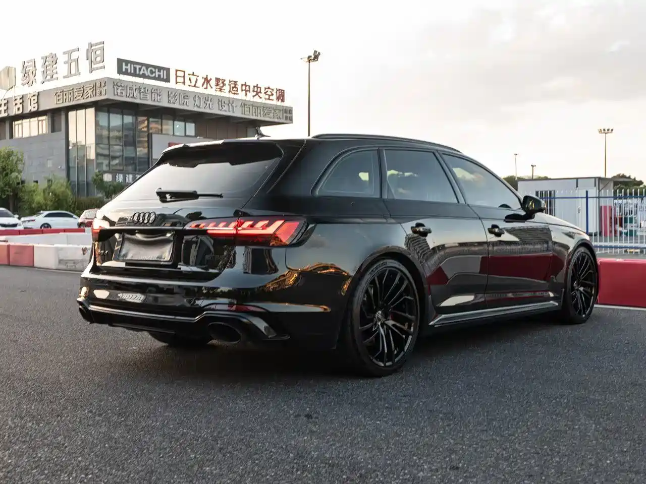 Audi RS 4 2022 2022 RS4 Avant Obsidian Edition
